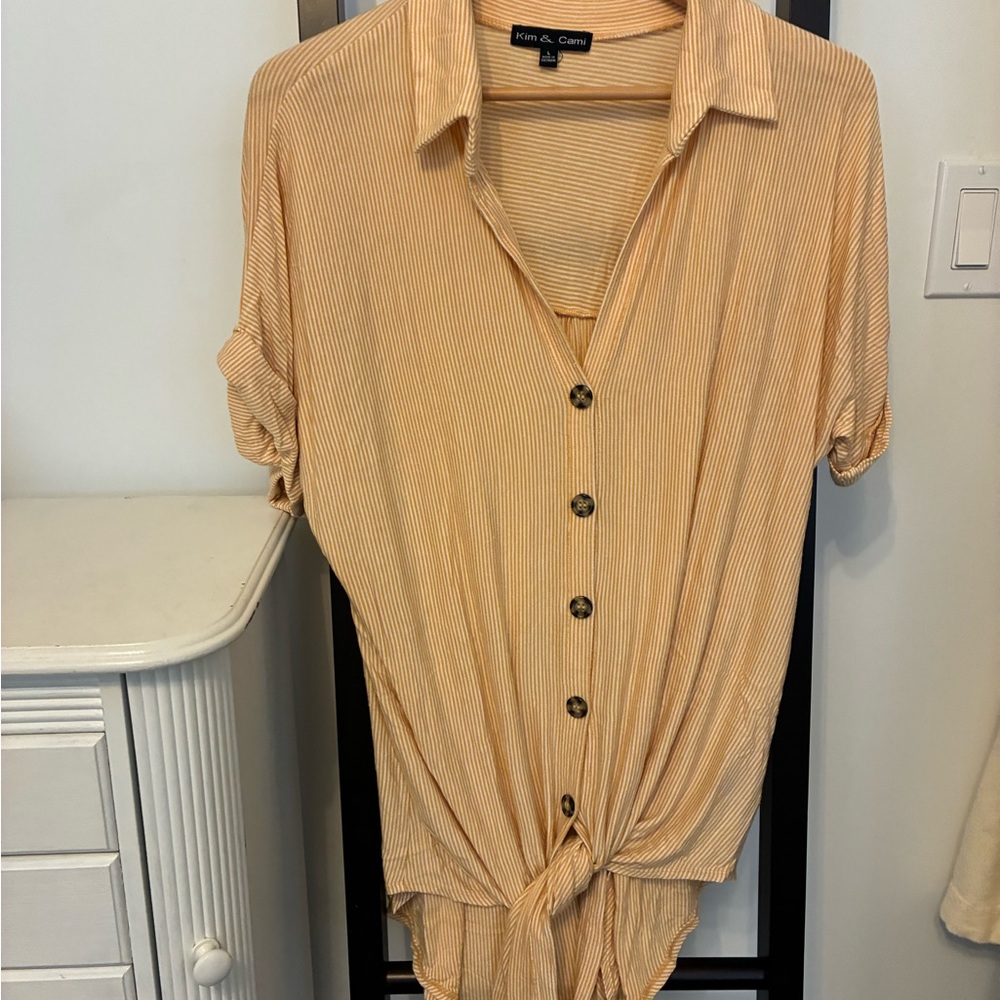 Kim & Cami Women's yellow/white striped soft Button-Down Shirt. So soft! Size L